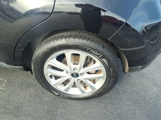 Used 2017 Kia Soul + image 8