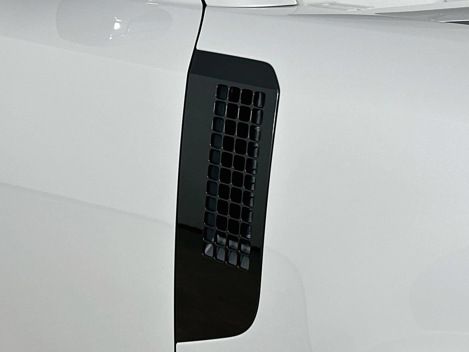 New 2026 Land Rover Defender 110 X-Dynamic SE AWD/4WD image 9