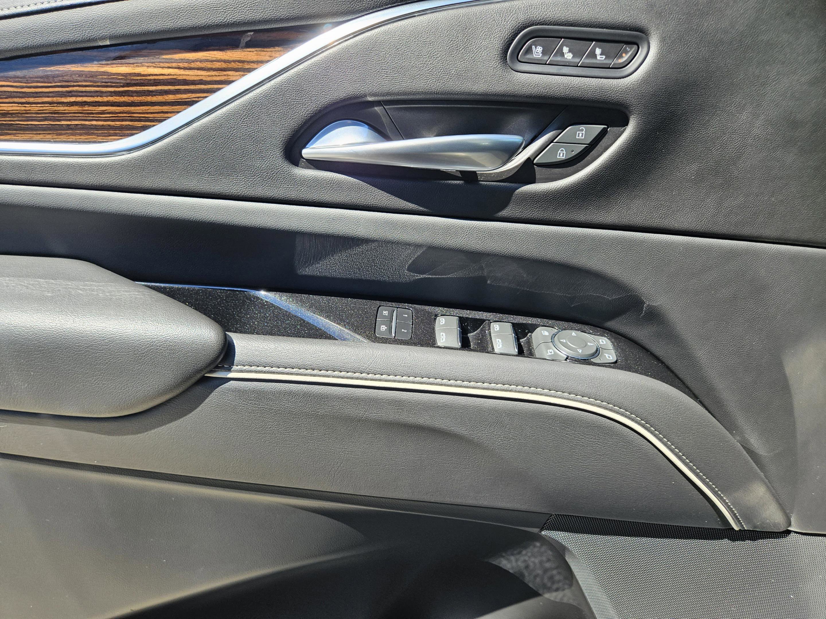 Used 2021 Cadillac Escalade Premium Luxury image 15