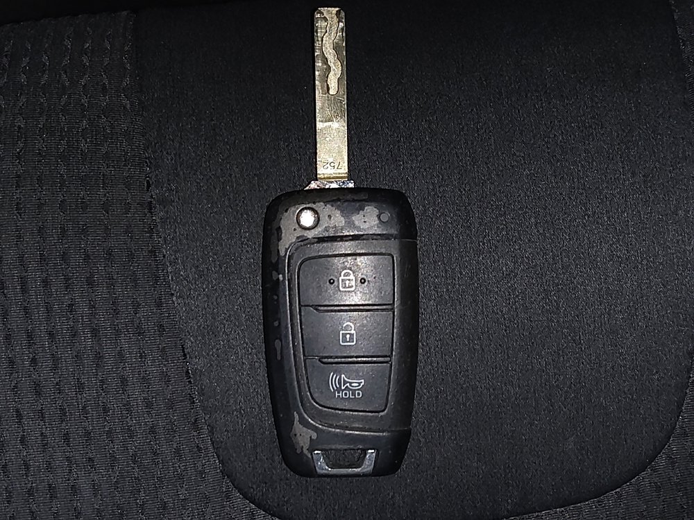 Used 2020 Hyundai Santa Fe SE w/ Cargo Package image 32