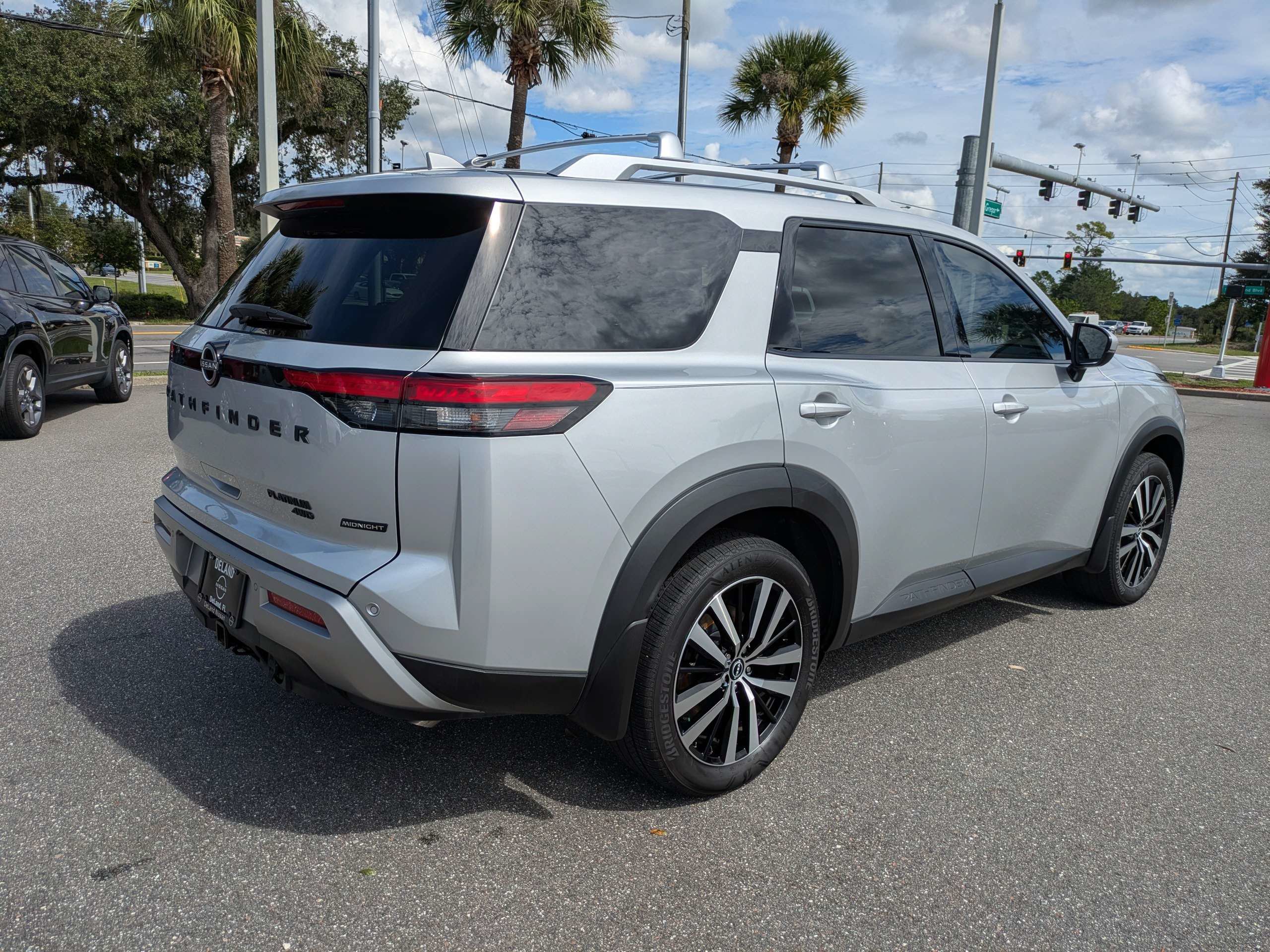 Used 2023 Nissan Pathfinder Platinum AWD/4WD image 4