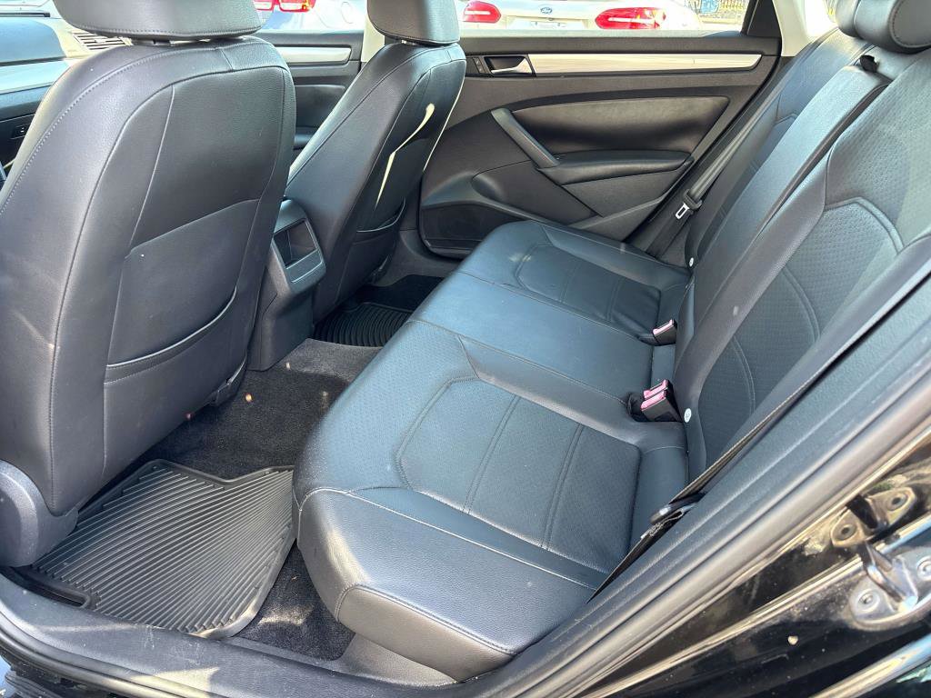 Used 2014 Volkswagen Passat Wolfsburg Edition image 10