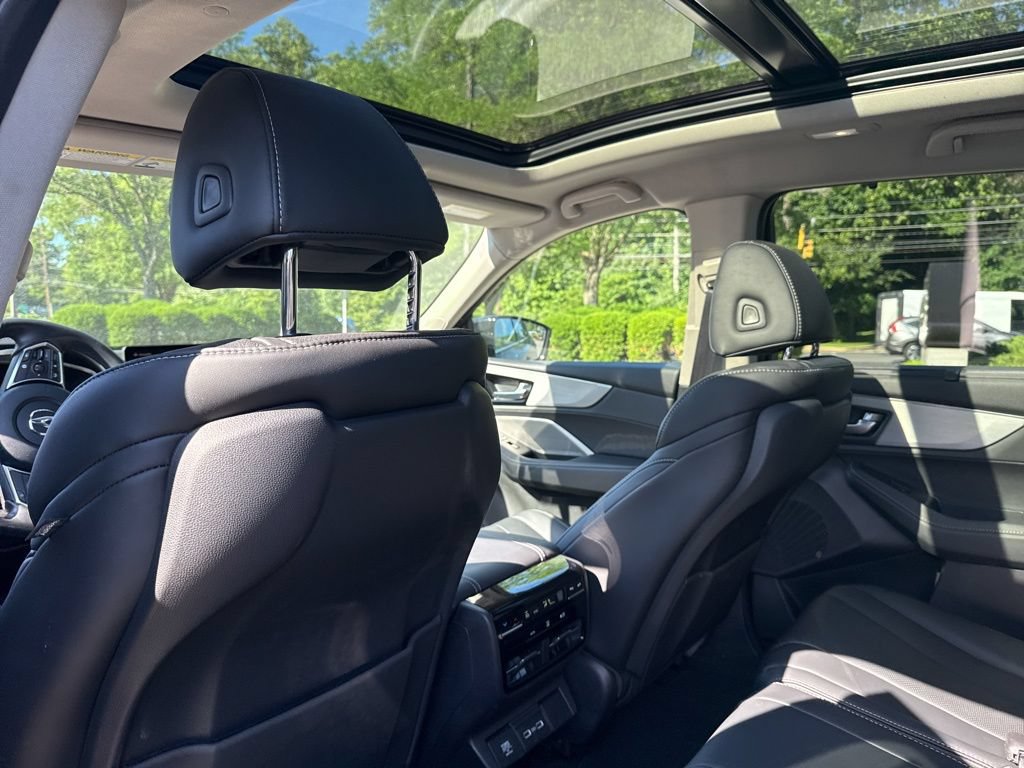 Used 2023 Acura MDX SH-AWD w/ Technology Package image 11