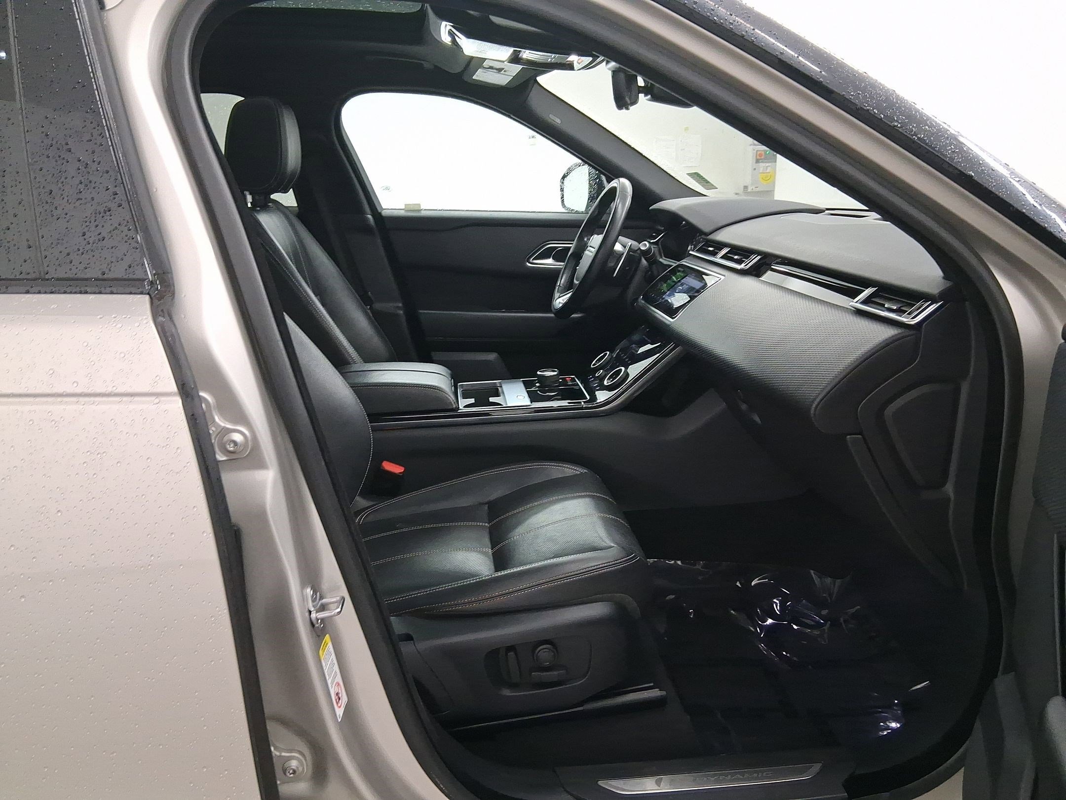 Used 2020 Land Rover Range Rover Velar R-Dynamic S image 35