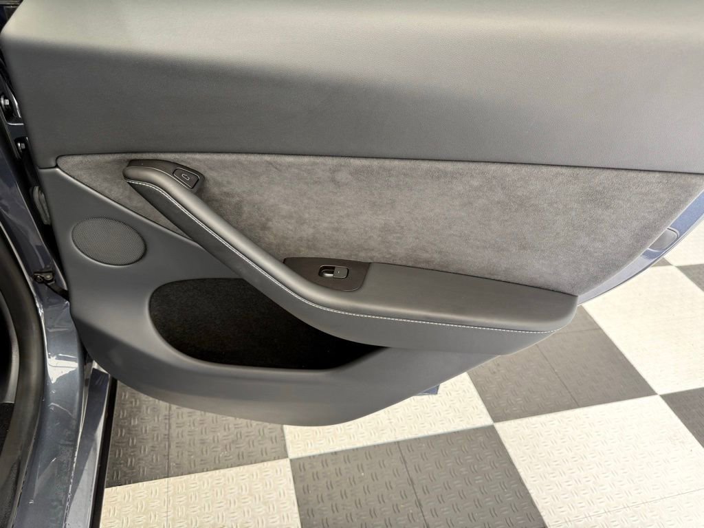 Used 2023 Tesla Model Y Long Range image 25
