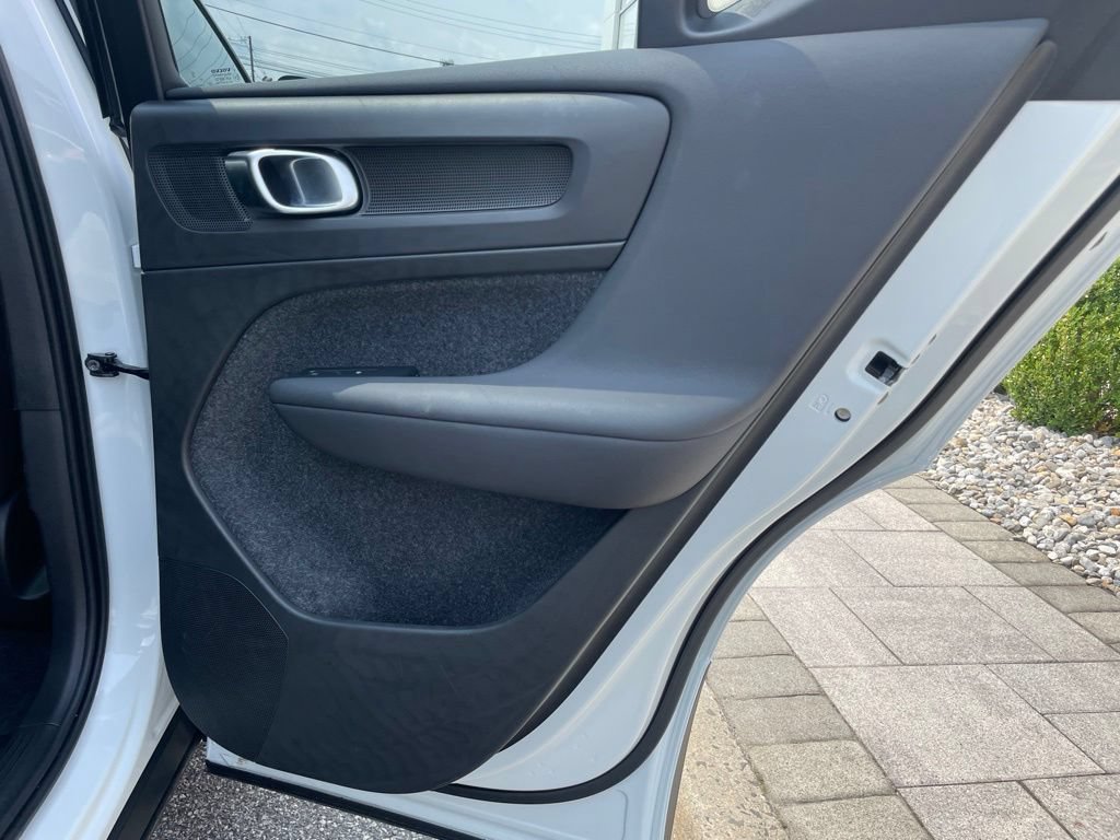 Certified 2025 Volvo XC40 B5 Plus AWD/4WD image 13