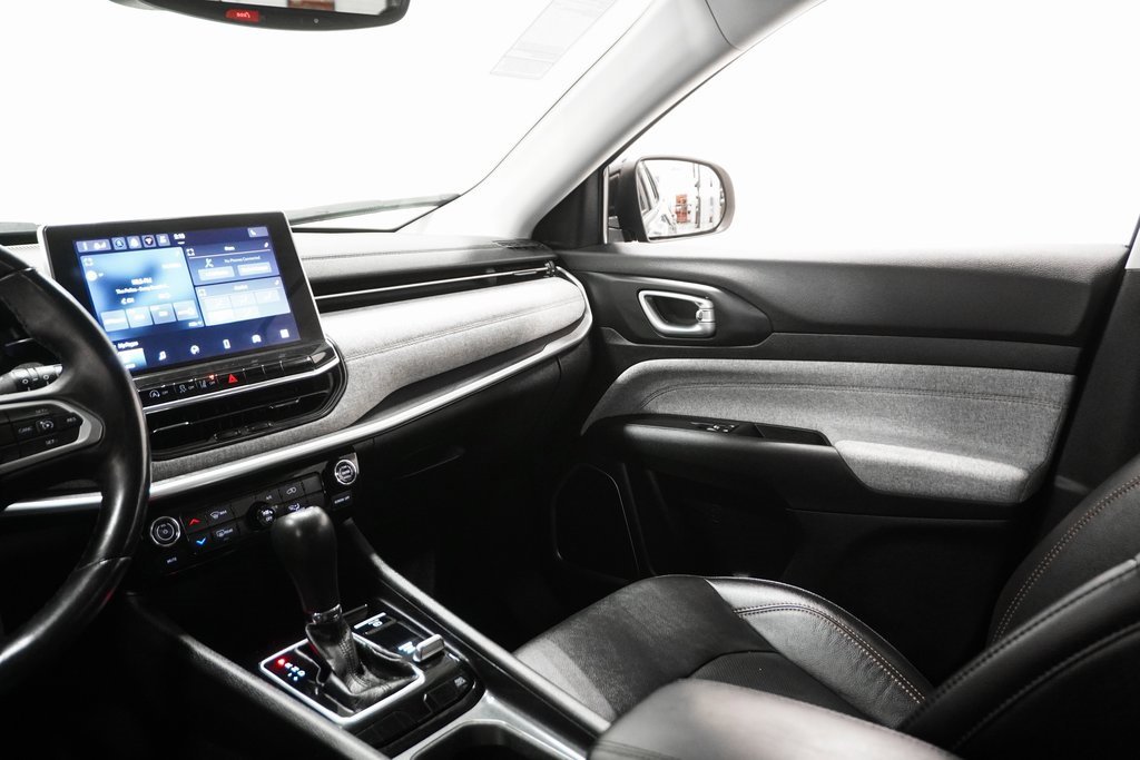 Used 2022 Jeep Compass Latitude image 17