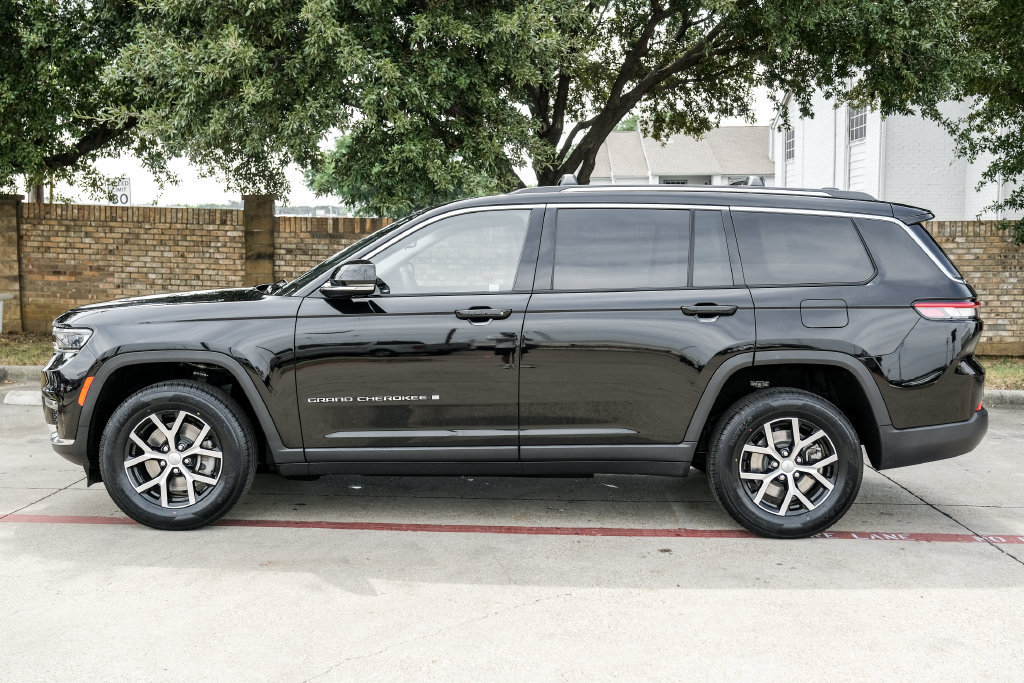 Used 2023 Jeep Grand Cherokee L Limited AWD/4WD image 21
