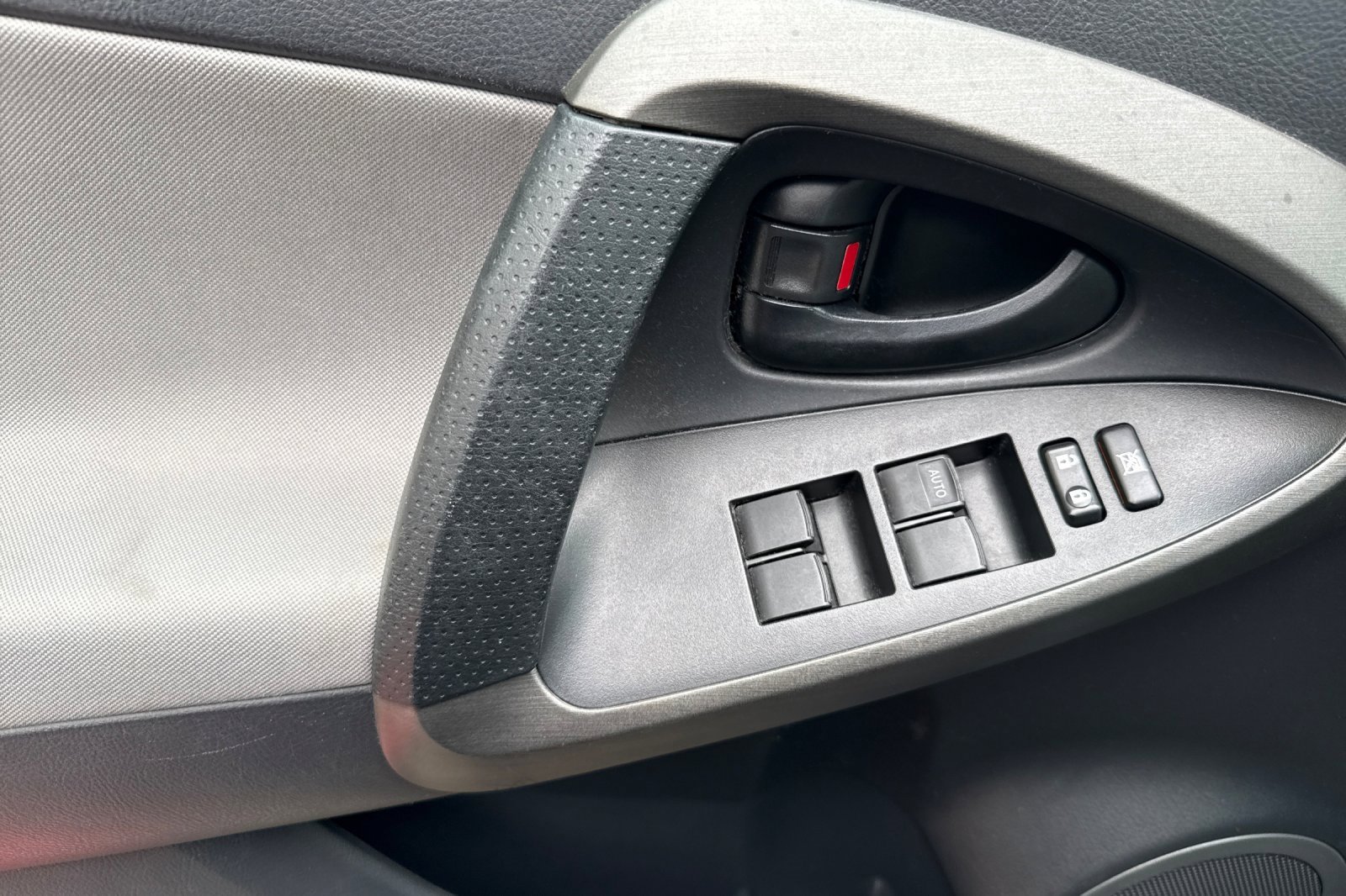 Used 2012 Toyota RAV4 4WD image 11