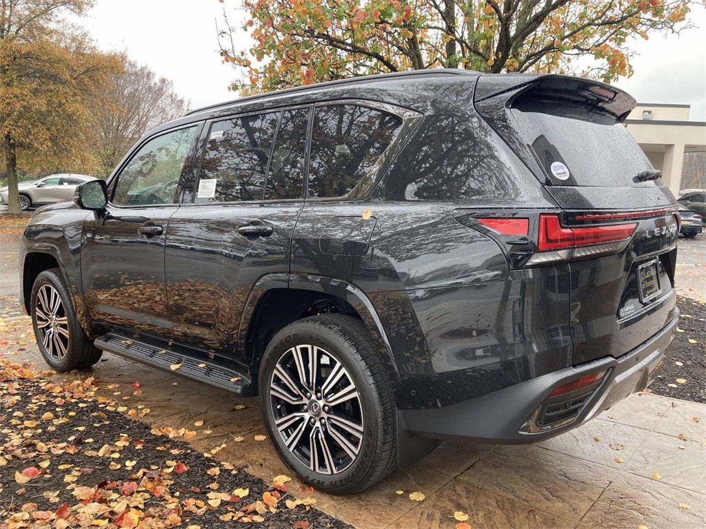 New 2025 Lexus LX 700h Luxury image 4