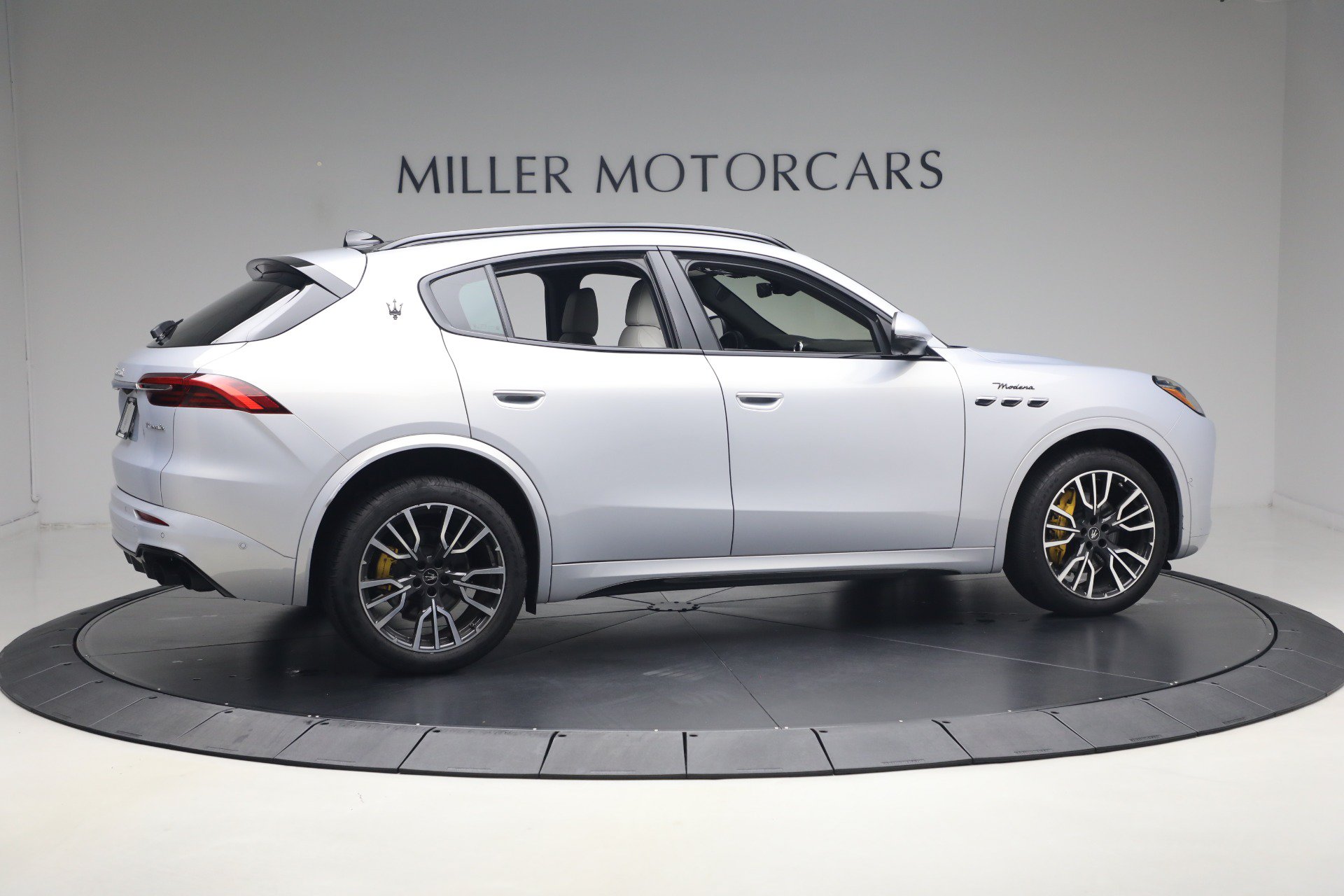 Certified 2023 Maserati Grecale Modena AWD/4WD image 8