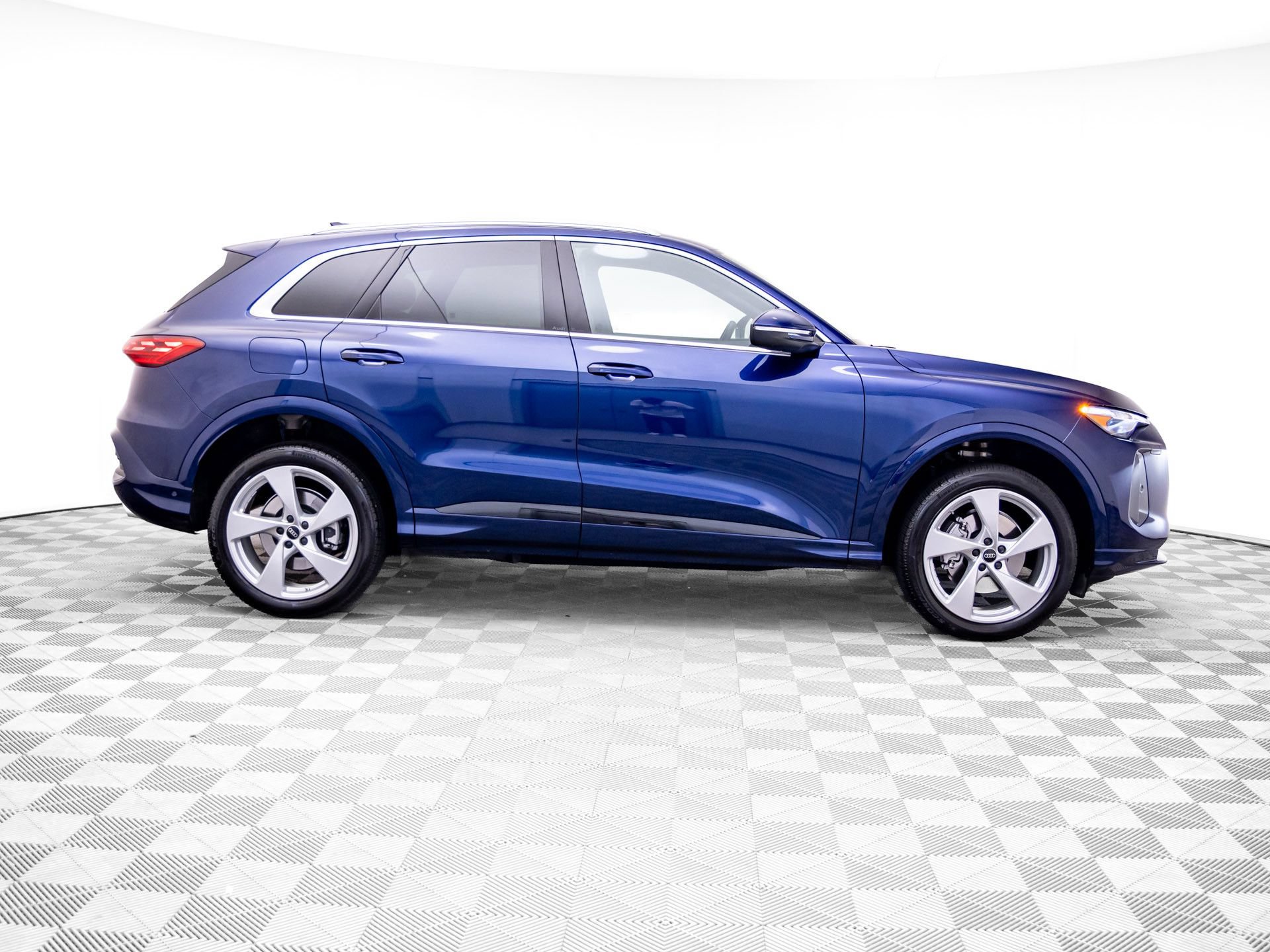 Used 2025 Audi Q5 Premium Plus AWD/4WD image 6
