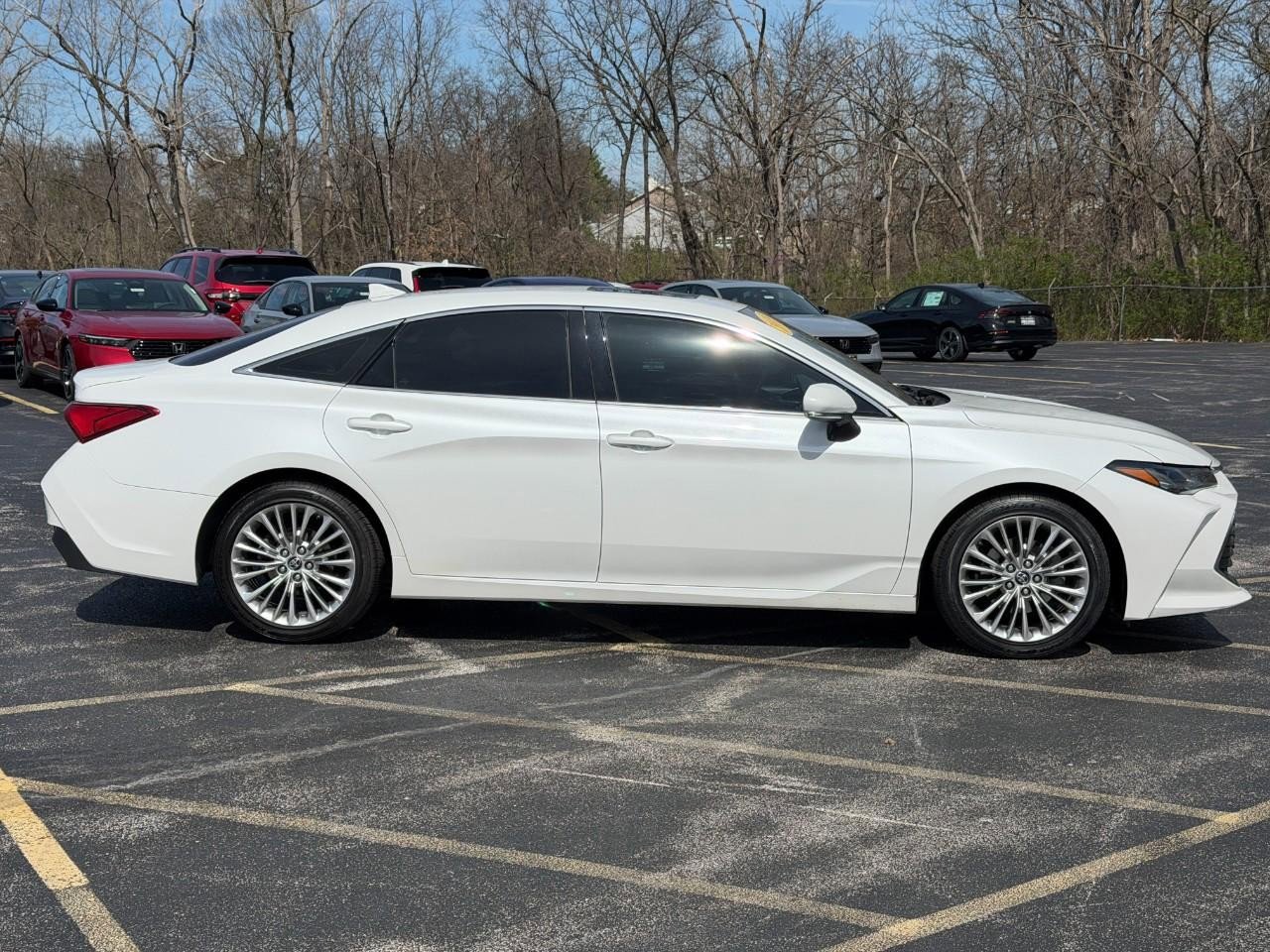 Used 2019 Toyota Avalon Limited image 3
