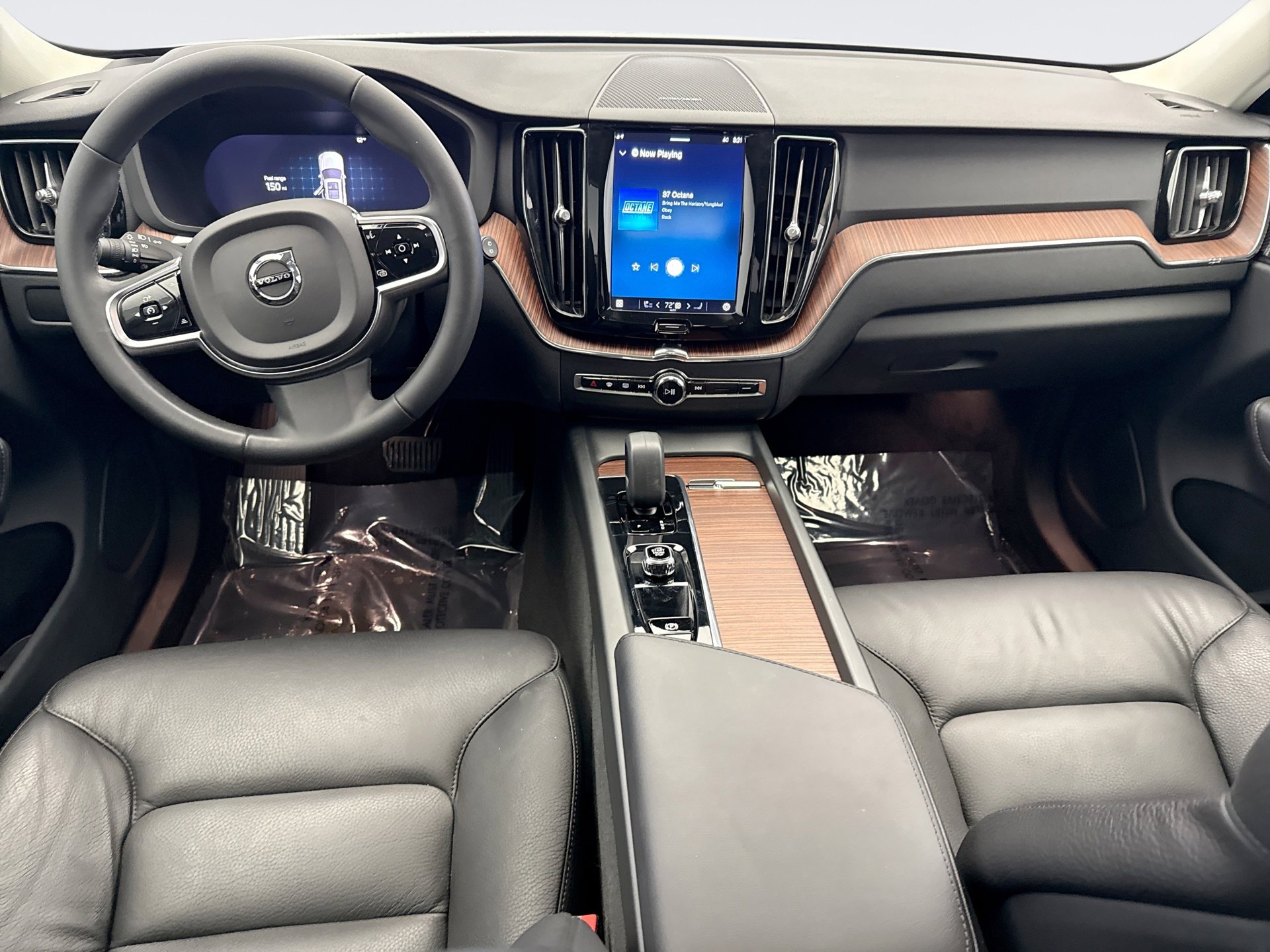 Used 2023 Volvo XC60 B5 Plus image 14