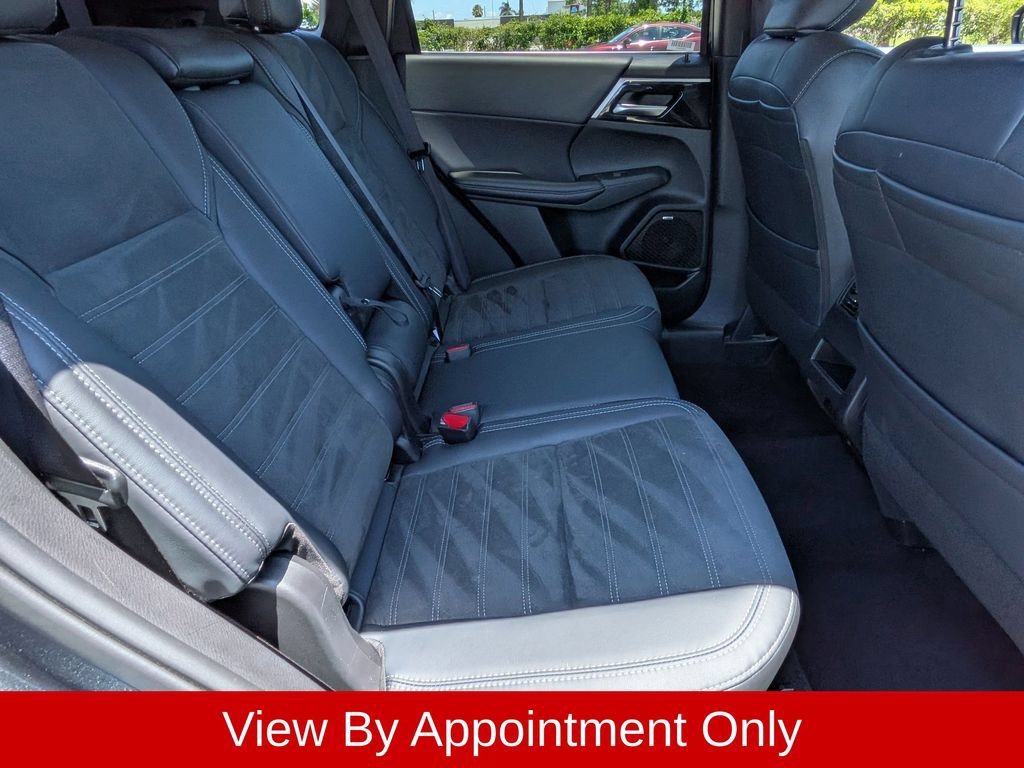 Used 2025 Mitsubishi Outlander SE AWD/4WD image 29