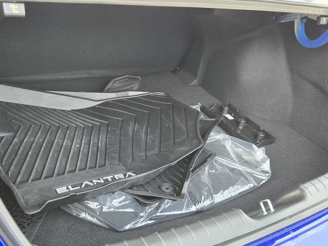 Used 2026 Hyundai Elantra SE FWD image 14