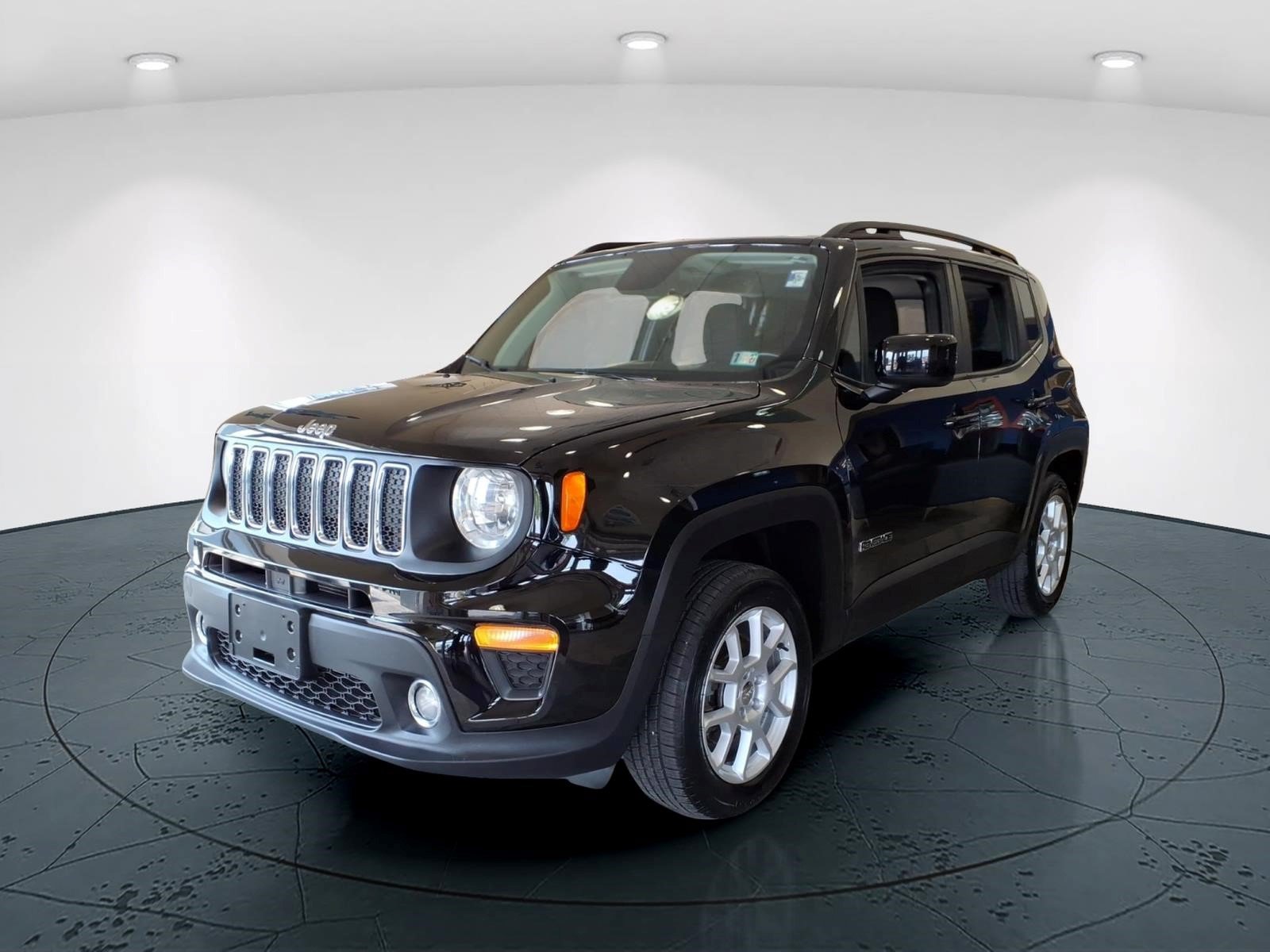 Used 2020 Jeep Renegade Latitude w/ Cold Weather Group AWD/4WD image 6