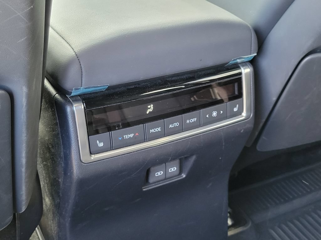 Used 2024 Lexus GX 550 w/ Accessory Package (31) AWD/4WD image 18