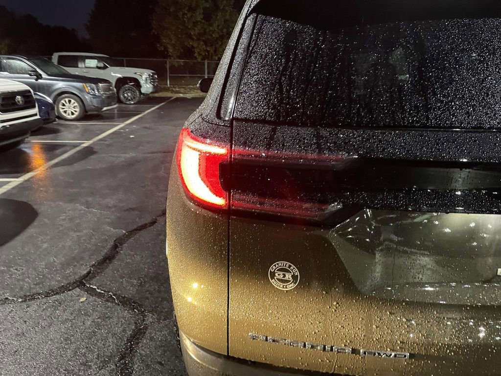 Used 2024 GMC Acadia AT4 w/ Luxury Package image 20