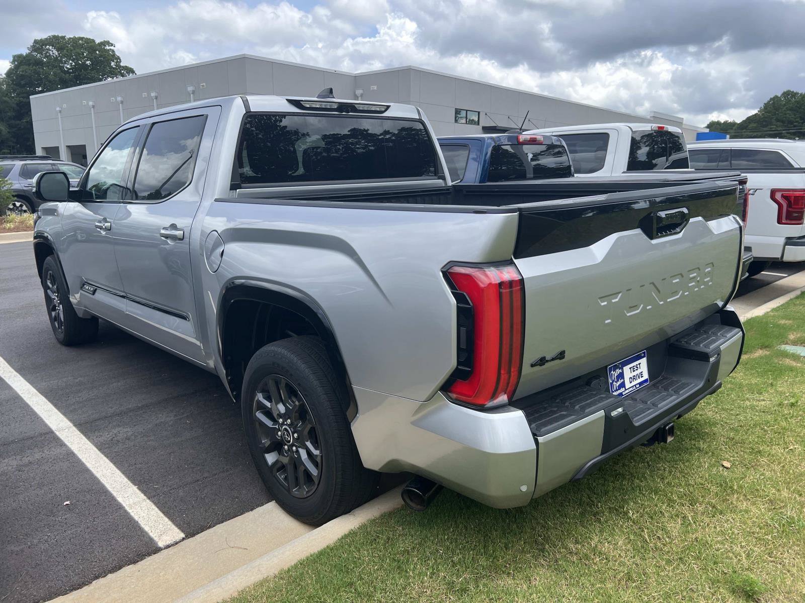 Used 2023 Toyota Tundra Platinum AWD/4WD image 3
