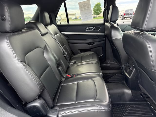 Used 2019 Ford Explorer XLT w/ Equipment Group 202A AWD/4WD image 14