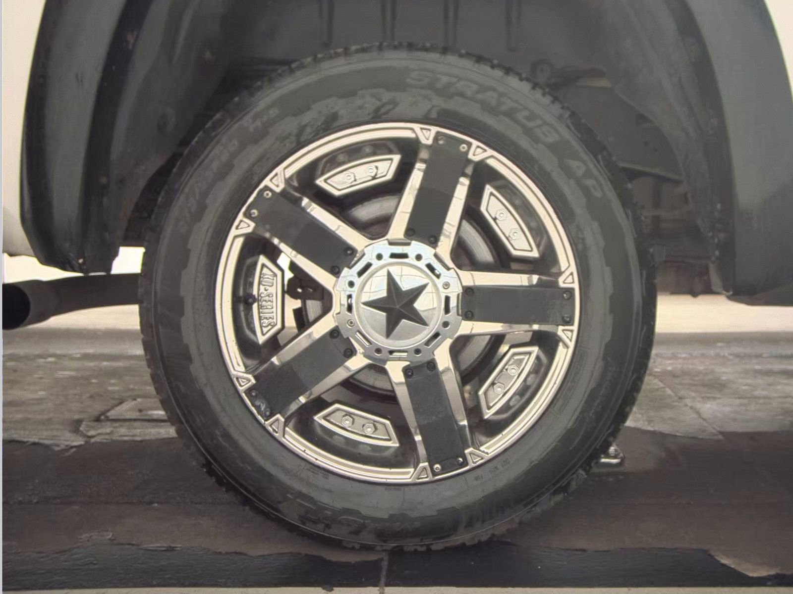 Used 2014 Toyota Tundra Limited image 11