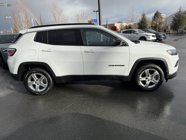 Used 2024 Jeep Compass Latitude image 15