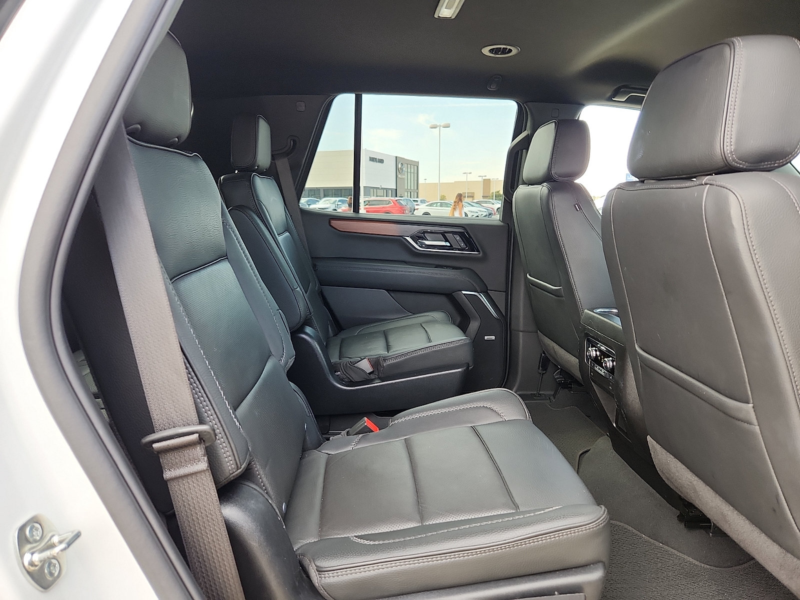 Used 2025 GMC Yukon Denali AWD/4WD image 13