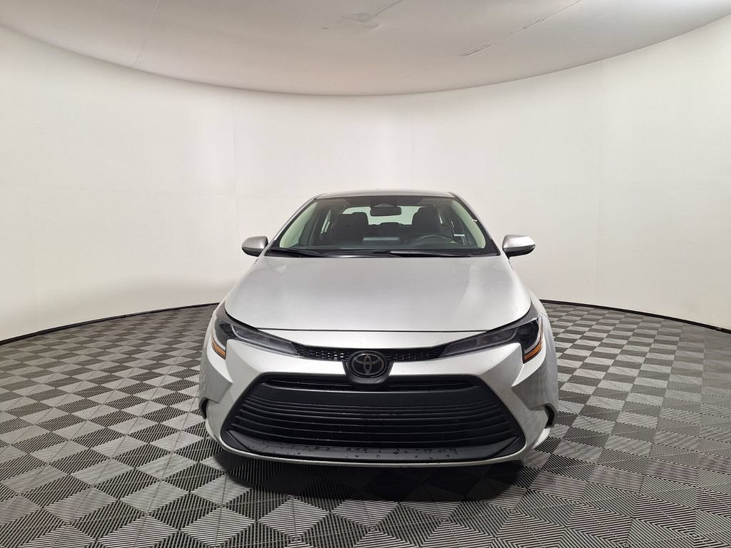 Used 2025 Toyota Corolla LE FWD image 2