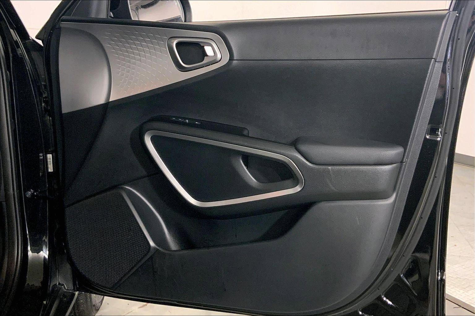 Used 2025 Kia Soul LX image 25