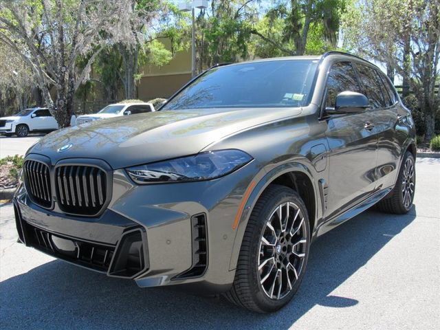 Used 2026 BMW X5 xDrive50e image 3