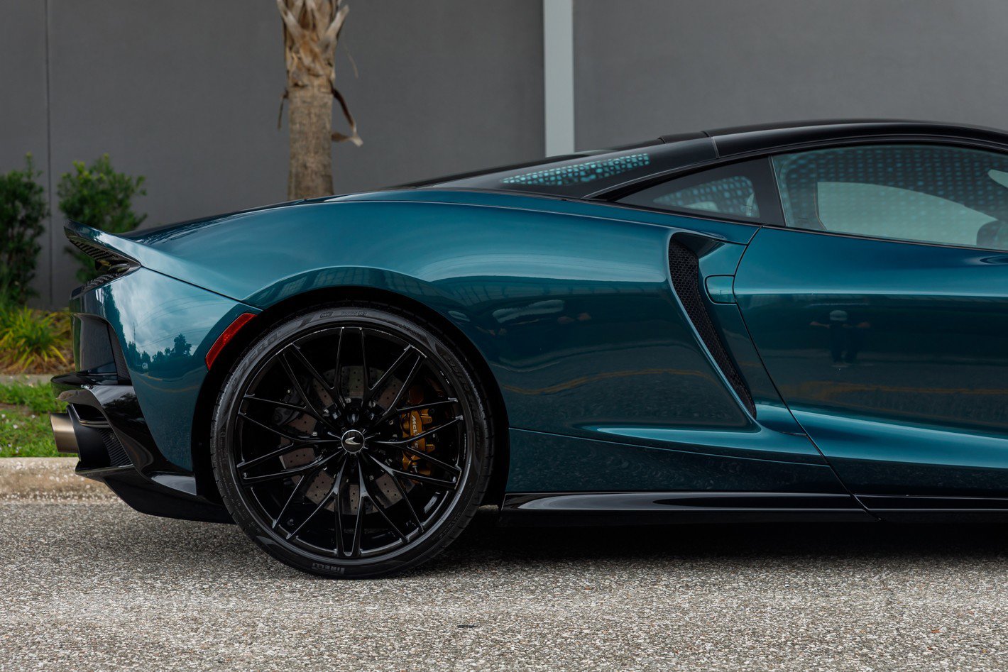 Used 2023 McLaren GT RWD image 12