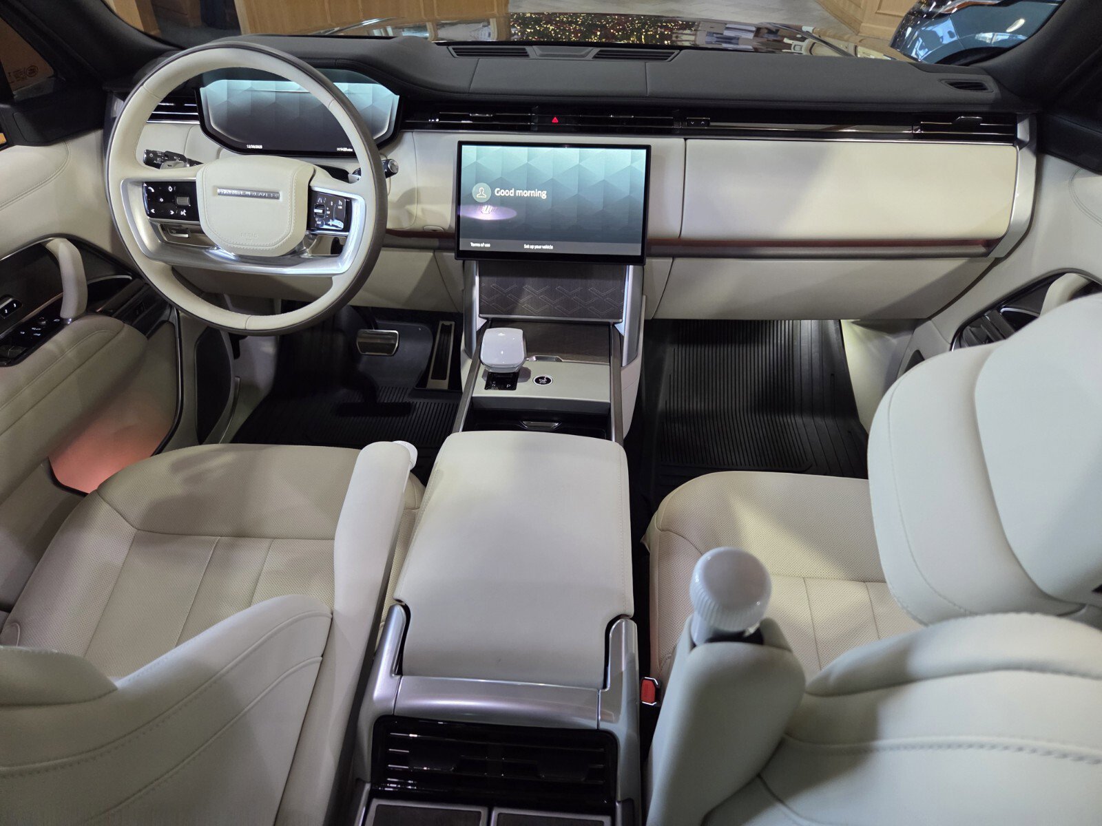 Used 2025 Land Rover Range Rover SV image 22