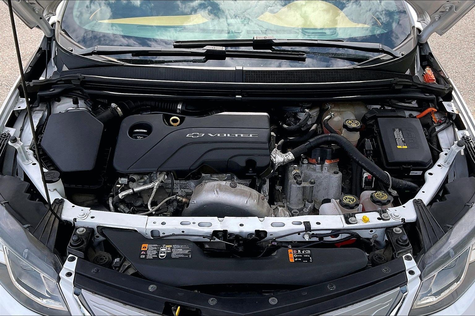 Used 2018 Chevrolet Volt Premier w/ Driver Confidence Package FWD image 9