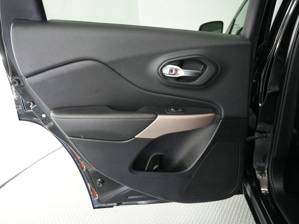 Used 2017 Jeep Cherokee Latitude w/ True North Edition image 35