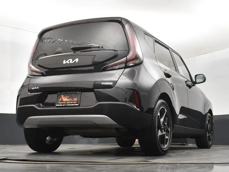 Used 2023 Kia Soul EX FWD image 13