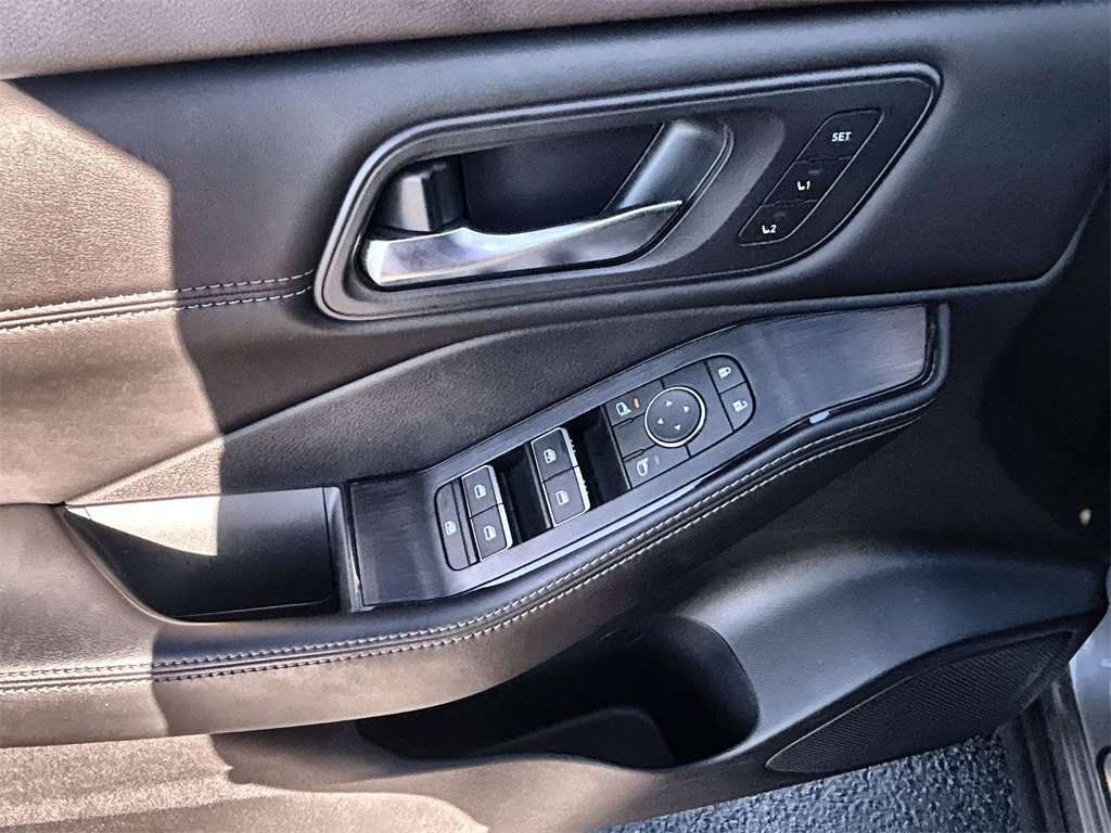 Certified 2023 Nissan Rogue SL w/ SL Premium Package image 19