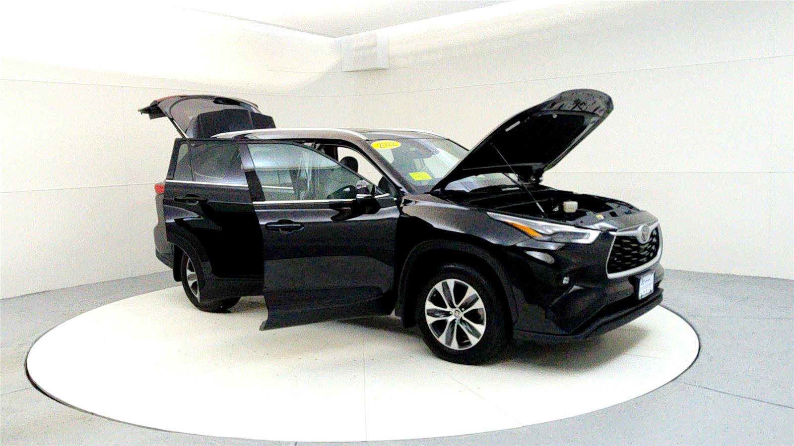 Certified 2022 Toyota Highlander XLE image 12