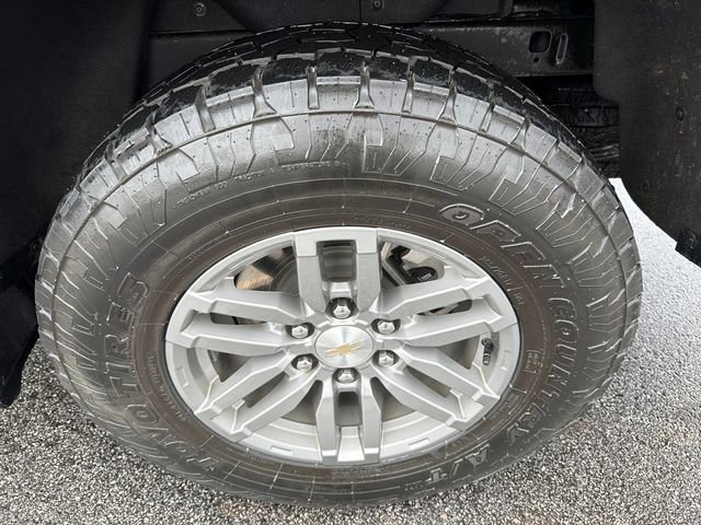 Used 2023 Chevrolet Colorado LT AWD/4WD image 19
