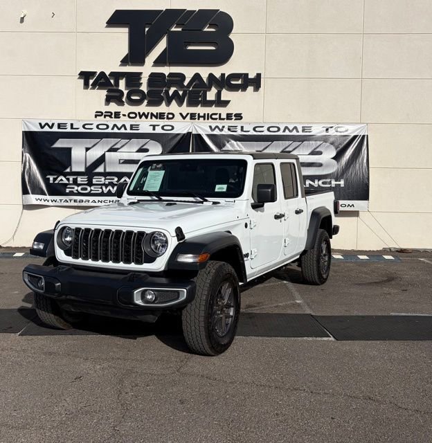 Used 2025 Jeep Gladiator Sport image 2