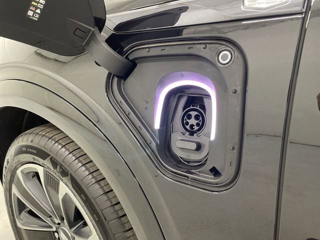 New 2026 Cadillac Vistiq Sport w/ LPO, Floor Liner Package image 29