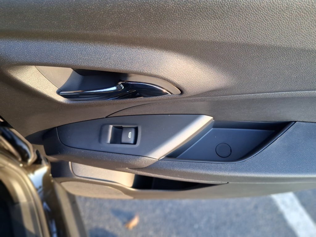 New 2026 Chevrolet Trax LT w/ Sunroof Package FWD image 14