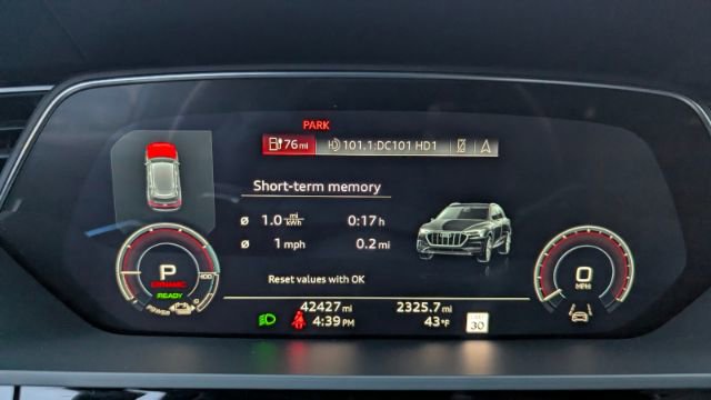 Used 2021 Audi e-tron Prestige image 37