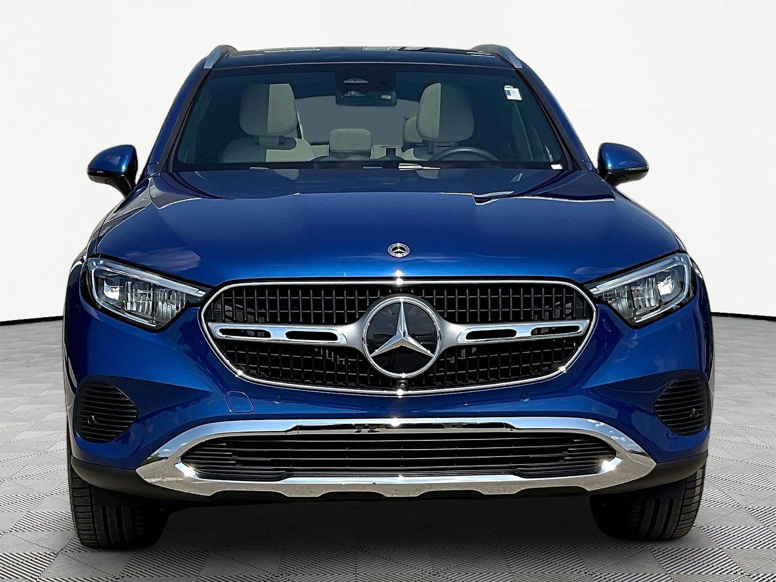Used 2026 Mercedes-Benz GLC 300 4MATIC image 2