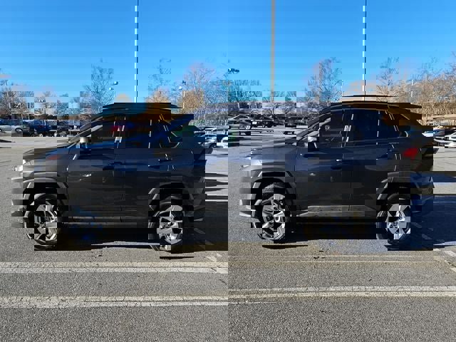 Used 2021 Toyota RAV4 XLE image 5