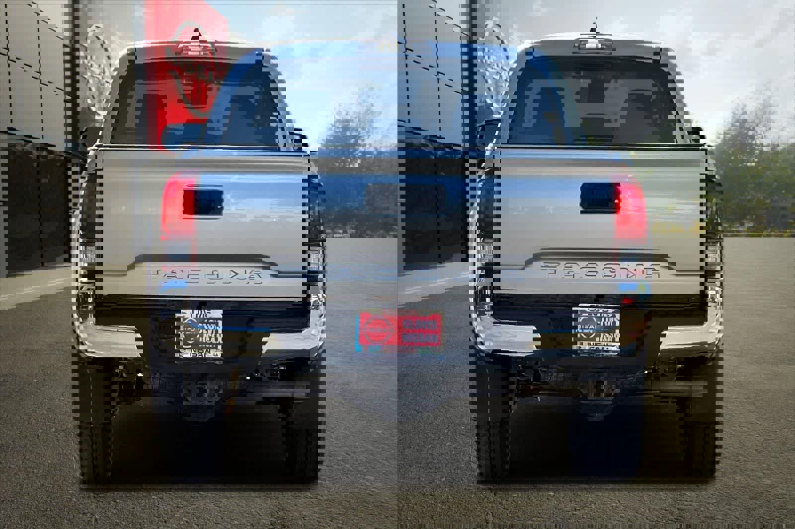 Used 2020 Toyota Tacoma TRD Off-Road image 8