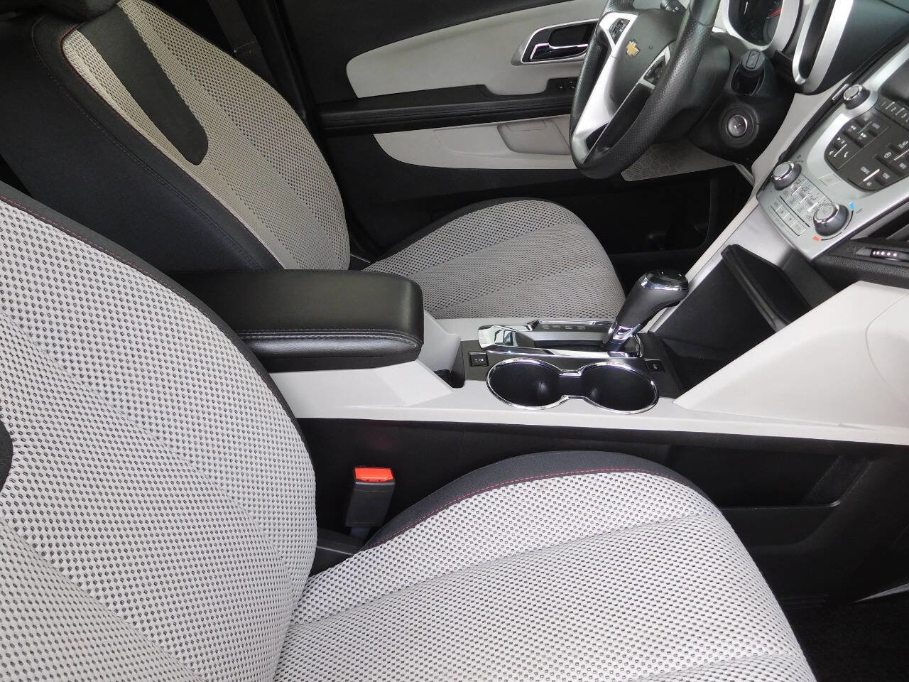 Used 2017 Chevrolet Equinox LT image 17