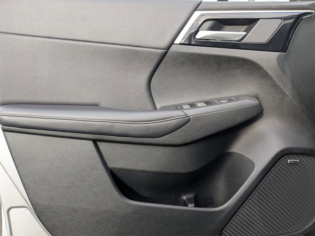 Used 2025 Mitsubishi Outlander SE image 13