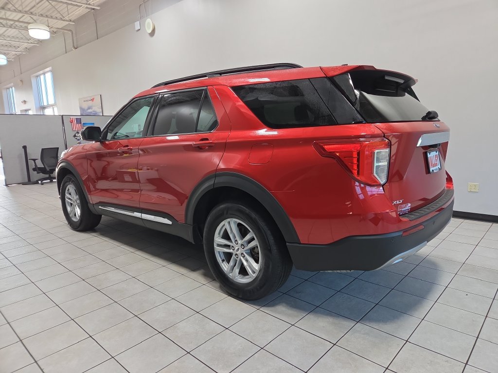 Used 2024 Ford Explorer XLT w/ Equipment Group 202A AWD/4WD image 9
