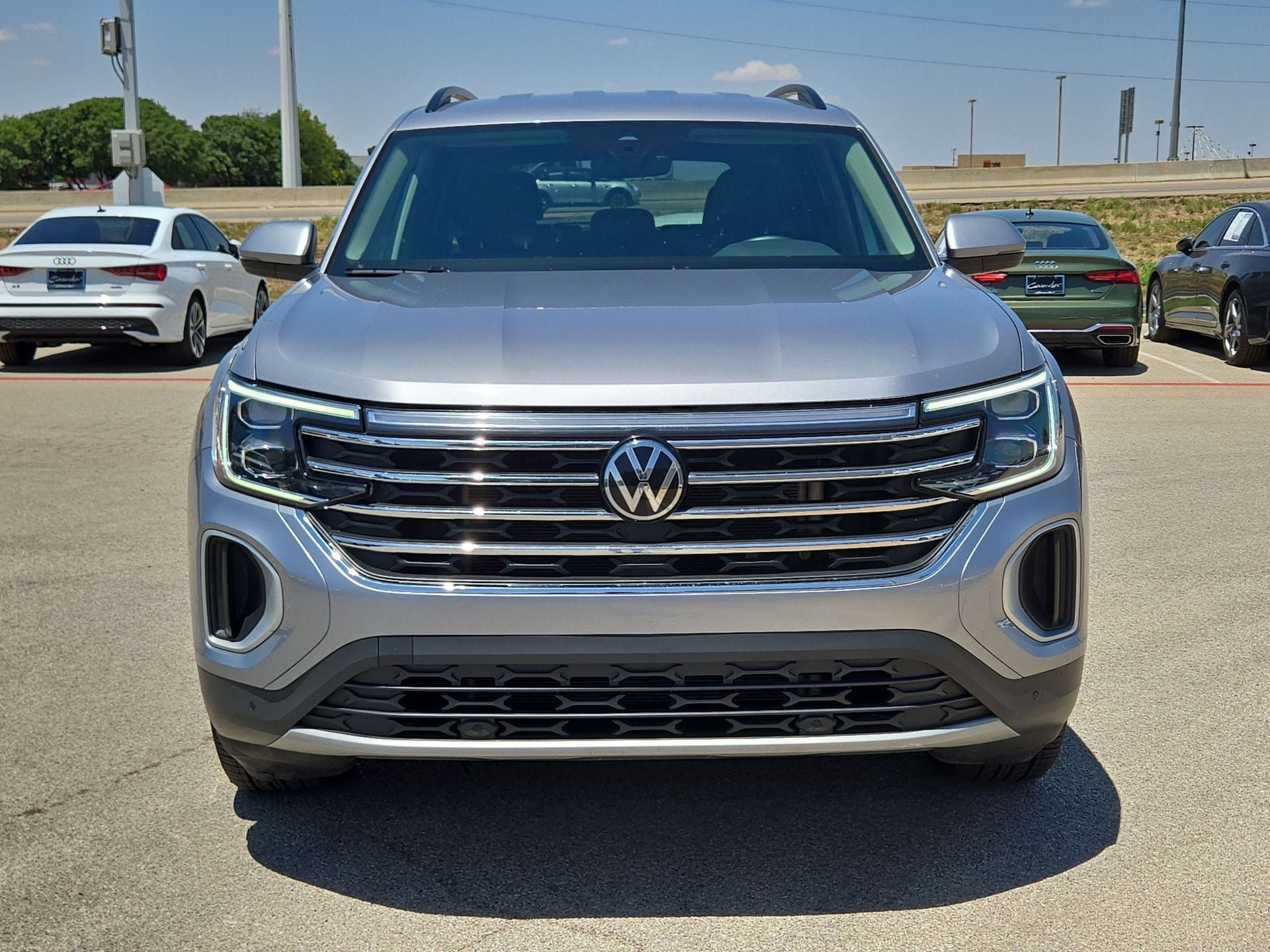 Used 2025 Volkswagen Atlas SE AWD/4WD image 10